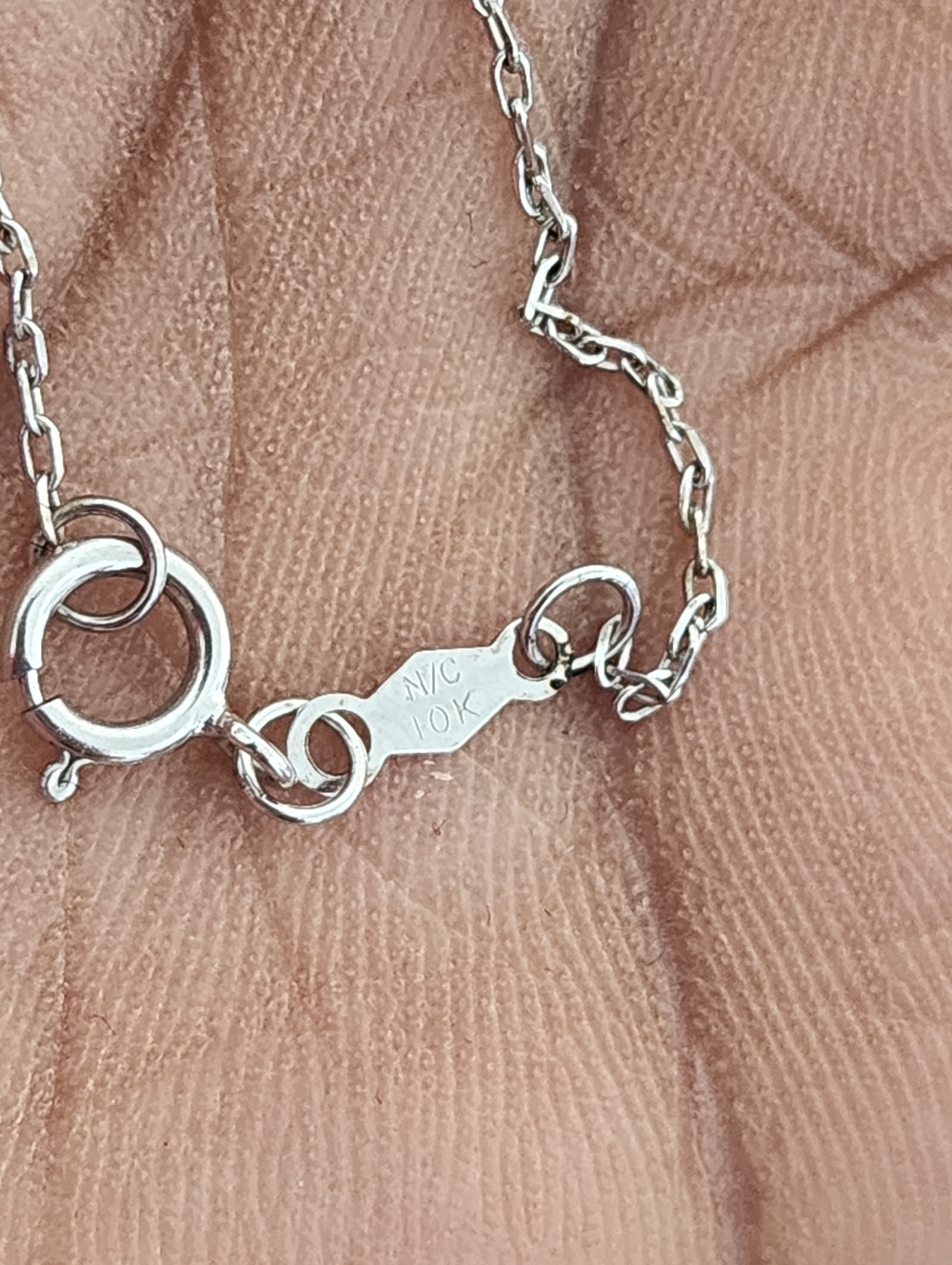 Kay Jewelers "Center Of Me" 1/5ct Tw 10k Stamped Knot Pendant Necklace and Studs - Picture 5 of 14